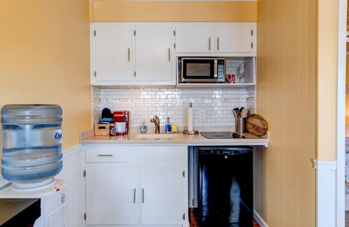 Ocean Pines Apartment | Inn on Turville Cottage, Sleeps 4, Waterfront