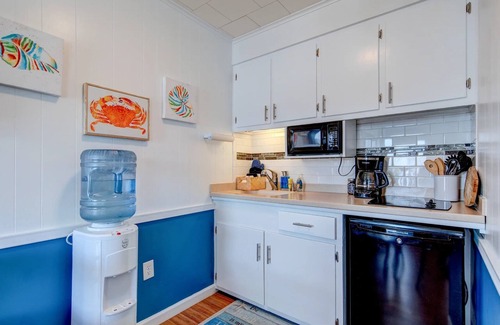 Ocean Pines Apartment | Inn on Turville Cottage, Sleeps 4, waterfront