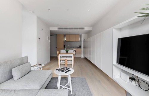 Melbourne Central Business District Apartment | Inner city Chic near Markets and Flagstaff Station