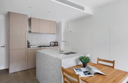 Melbourne Central Business District Apartment | Inner city Chic near Markets and Flagstaff Station