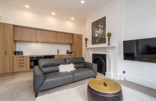 Dunedin City Centre House | Inner City Elegance on Stuart Street