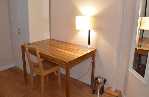 Banff Trail House | Inner city NW, Steps to university , Minutes to Hospital, SAIT, Downtown