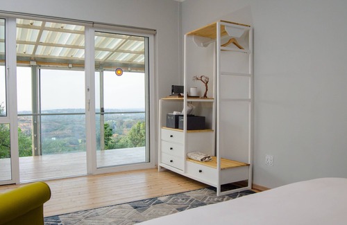 Greater Johannesburg Metropolitan Area House | Inner City Retreat based in the bustling neighborhood of Melville Johannesburg.