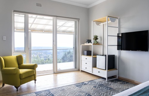 Greater Johannesburg Metropolitan Area House | Inner City Retreat based in the bustling neighborhood of Melville Johannesburg.