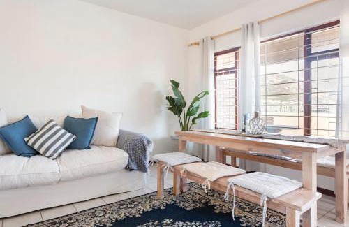 Gordons Bay Central House | Innie Baai Beach House