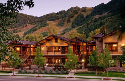 West End Condo | Innsbruck Aspen | Deluxe One-Bedroom Junior Suite 01 w/Hot tub, Centrally located