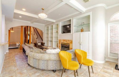 Uptown House | INSPERIT Home at Galleria with heated pool spa