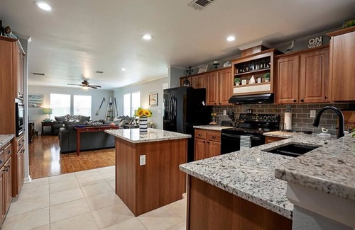Port Bolivar House | Inspired by the Sea - Newly Remodeled 3/2 Sleeps 8 Fenced yard - Pet Friendly
