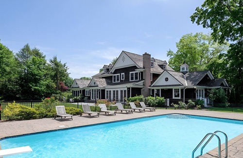 Glen Head House | Insta-Worthy📸 Hamptons Style Close to NYC 🗽