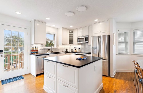 Nokomis House | Insta-worthy spacious getaway near MOA Lakes River