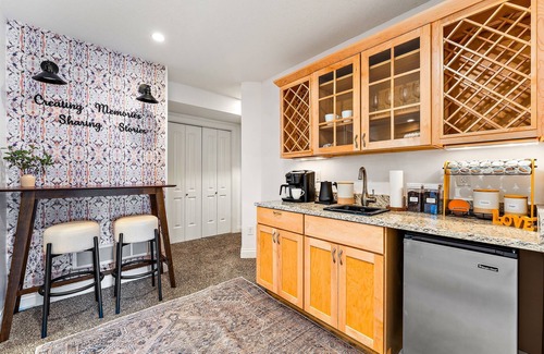 Nokomis House | Insta-worthy spacious getaway near MOA Lakes River