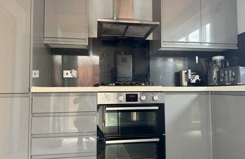 Luton House | Instant Home