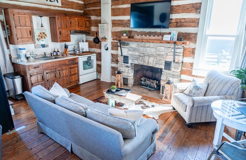 Columbia Cabin | Instaworthy Cabin. 31 Acre Farm. Pond. Fire Pit
