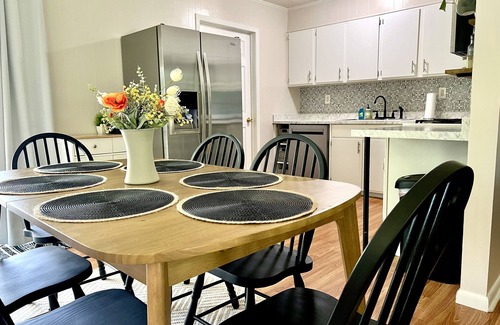 Gulfport House | InstaWorthy Spa Oasis ~ KING Adjustable Base Bed ~ 15Min to Beach