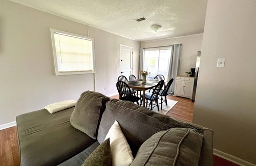 Gulfport House | InstaWorthy Spa Oasis ~ KING Adjustable Base Bed ~ 15Min to Beach