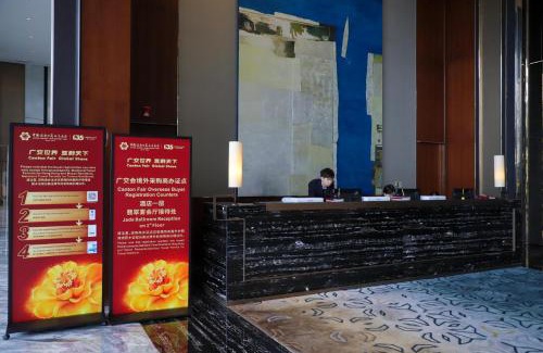 Pazhou Residential District Hotel | InterContinental Guangzhou Exhibition Center by IHG - Free shuttle between hotel and Exhibition Center during Canton Fair & Exhibitor registration Counter