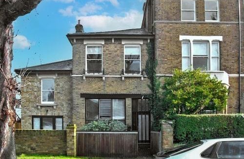 Chiswick Riverside Apartment | Interhome - Holly Lodge