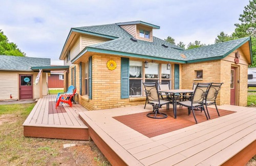 Eagle River House | Interlaken Cottage