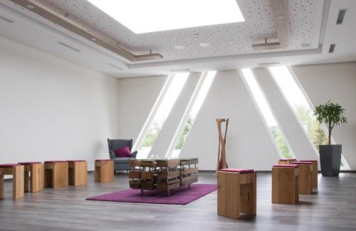 Burbach Hotel | Internationales Tagungszentrum Karimu