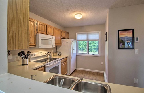 Intervale Condo | Intervale Family Retreat: Mtn View & Pool Access!