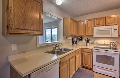 Intervale Condo | Intervale Family Retreat: Mtn View & Pool Access!