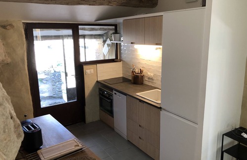 Saignon Apartment | Intimate, sober accommodation overlooking the Luberon