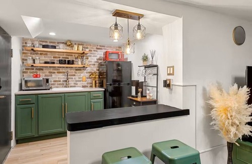 West New York Apartment | Intimate Studio Retreat along NYC Skyline & Hudson River: Spectacular Views