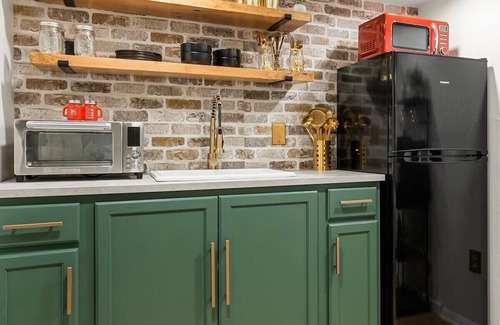 West New York Apartment | Intimate Studio Retreat along NYC Skyline & Hudson River: Spectacular Views