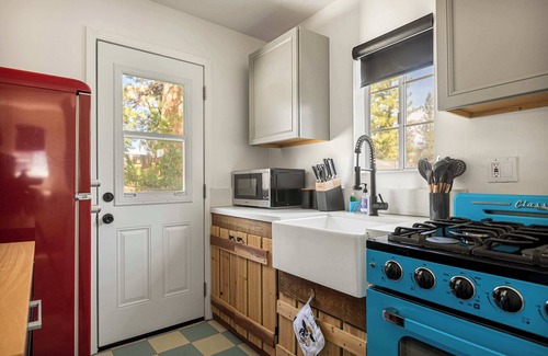 Big Bear Lake House | Into the Woods Bungalow - Romantic Vacation!