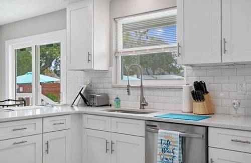 Isle of Palms House | Intracoastal Pool Retreat near Beaches+Mayo Clinic