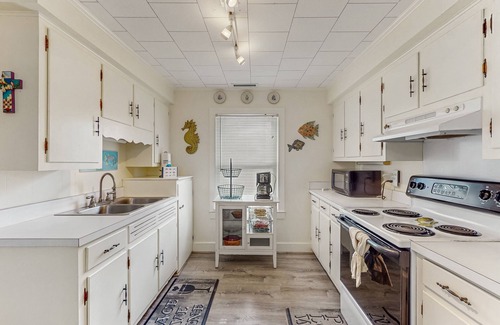 Shallotte House | Intracoastal Waterway-view cottage with private deck, & central AC