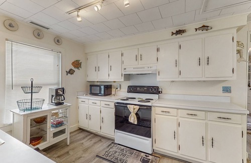 Shallotte House | Intracoastal Waterway-view cottage with private deck, & central AC