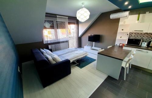 Sarvar Apartment | INTRO Apartman