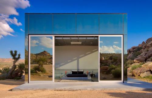 Monument Manor House | Invisible House Joshua Tree Modern Masterpiece