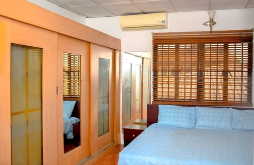 Surulere Hotel | Inviting 2-Bed Apartment in Lagos -Canal Views