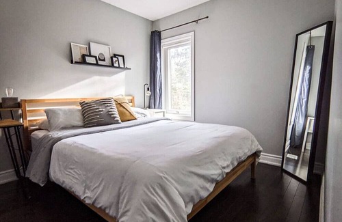 Cabbagetown South House | Inviting 2BR Townhouse w/2 WFH Setup + WiFi