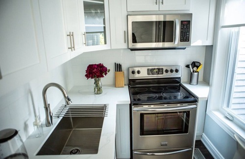 Cabbagetown South House | Inviting 2BR Townhouse w/2 WFH Setup + WiFi