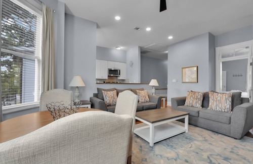 Dixon Park Apartment | Inviting and Bright Charming Home W/Parking Near Forsyth by Lucky Savannah