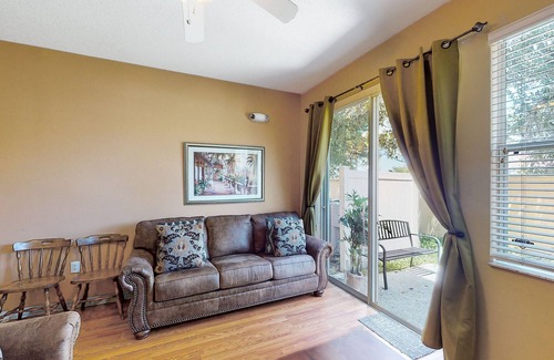 Crestwynd Bay House | Inviting dog-friendly townhome with full kitchen, central AC, & W/D