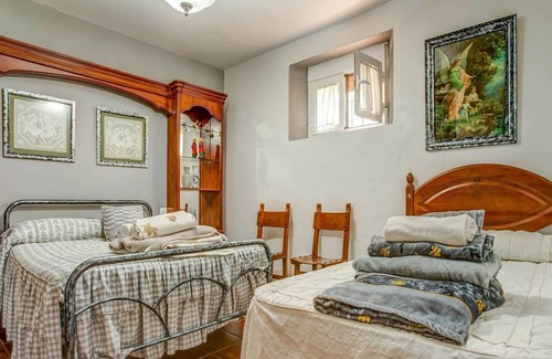 Archidona House | Inviting holiday home in Villanueva de Tapia with pool