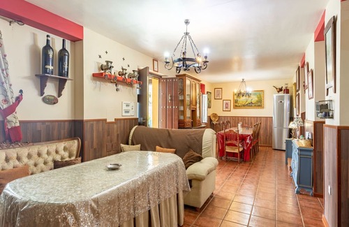 Archidona House | Inviting holiday home in Villanueva de Tapia with pool