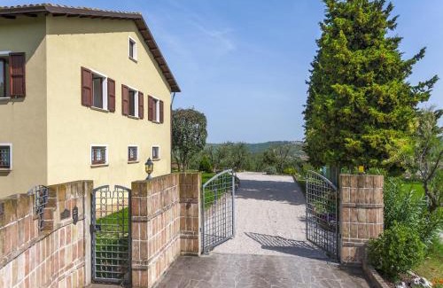 Ponte Rio House | Inviting Holiday Home in San Costanzo with Swimming Pool