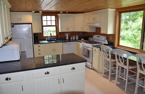 Union House | Inviting lakeside spot with stunning sunsets in Midcoast Maine