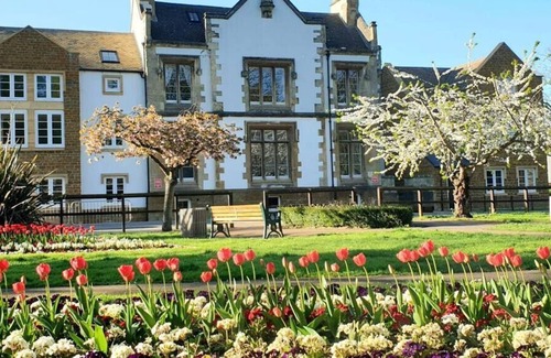 Banbury Apartment | Inviting No.12 The Meadow