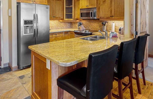 Big White Ski Resort Apartment | Inviting ski-in/out condo with private hot tub, fireplace & elevator