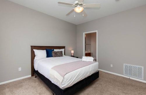Ames Apartment | Iowa State University Retreat + Gym