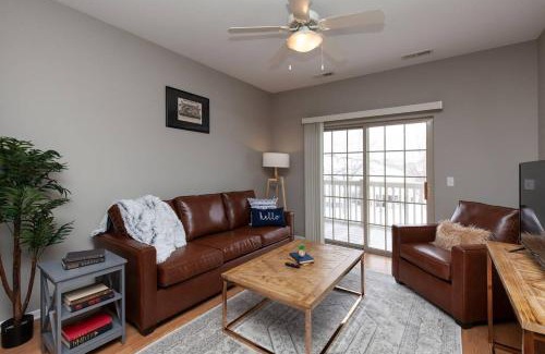 Ames Apartment | Iowa State University Retreat + Gym