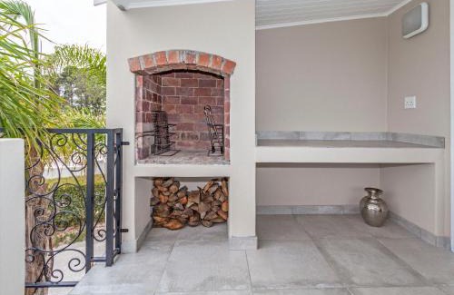 Somerset West Apartment | Irene Avenue Apartment -