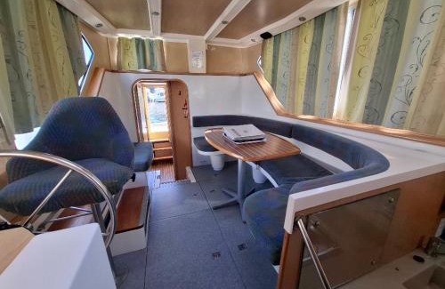 Chenille-Change Boat Rental | Iris - API-1-46-11