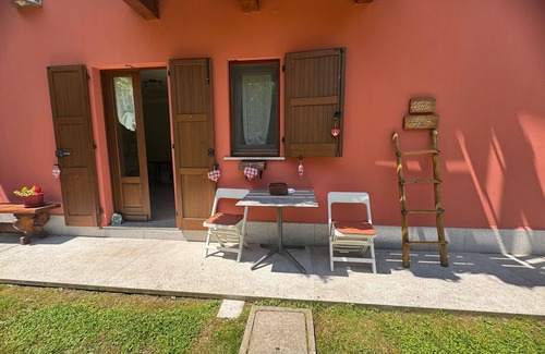 Germagno House | Iris House, Room with Garden surrounded by greenery 5 km from the lake